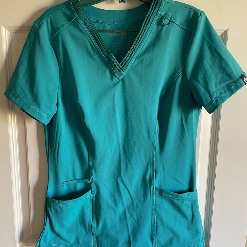 Scrub set